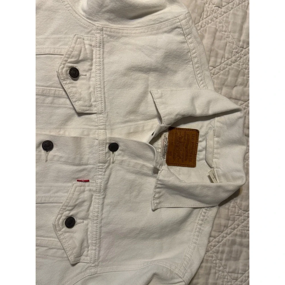 Levis denote pockets piece